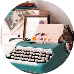 Machine à écrire vintage pour une page de prestations de relecture RomanCirière